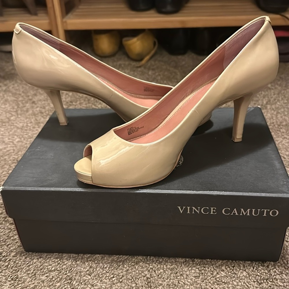 Vince Camuto smooth patent peek-a-boo toe heel, color blush, size 7.5M